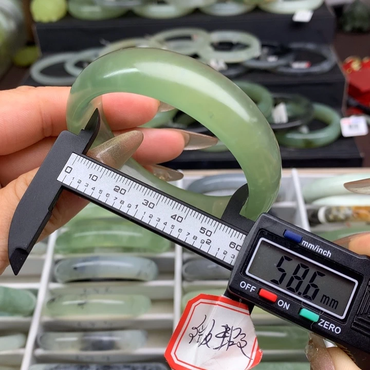 蛇纹石玉未镶嵌手镯687