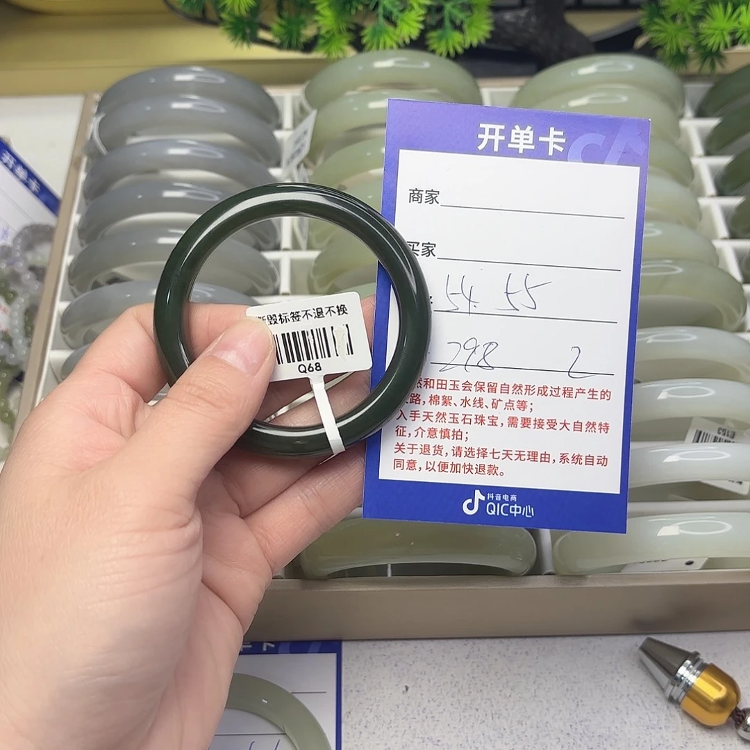 和田玉未镶嵌手镯