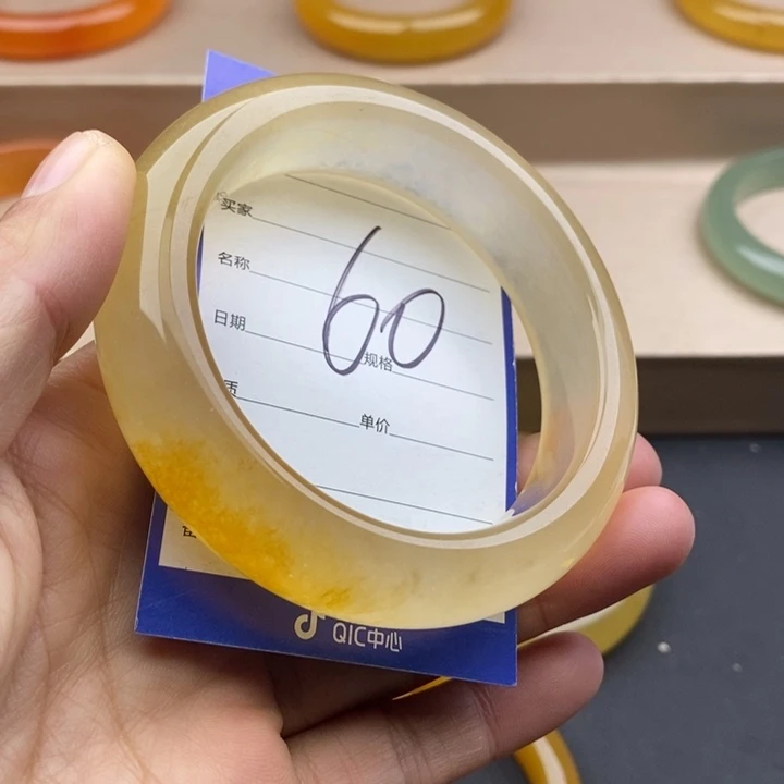 石英质玉未镶嵌手镯