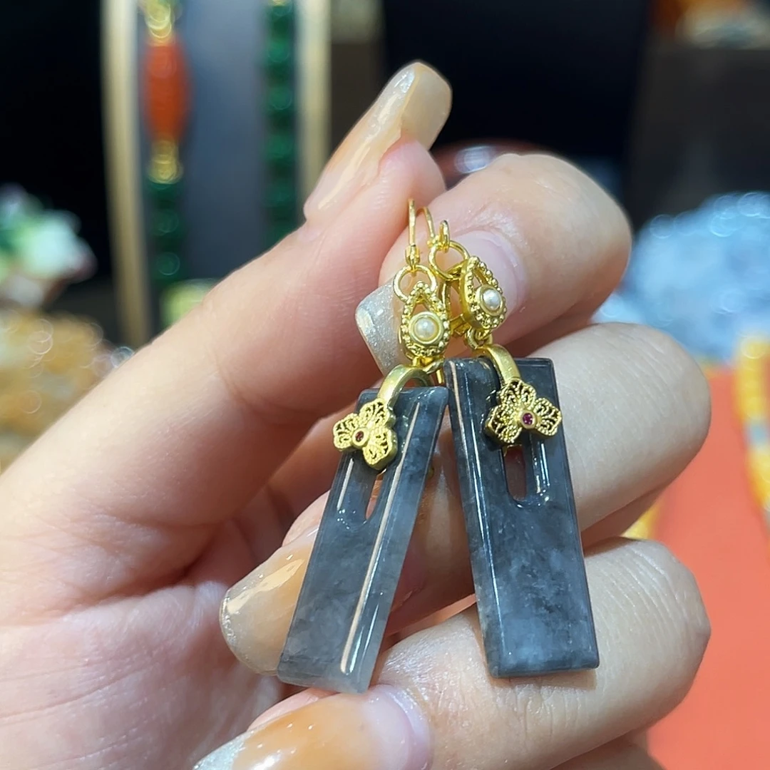 翡翠未镶嵌耳饰乌鸡