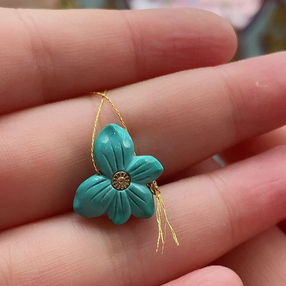 绿松石颈饰未镶嵌