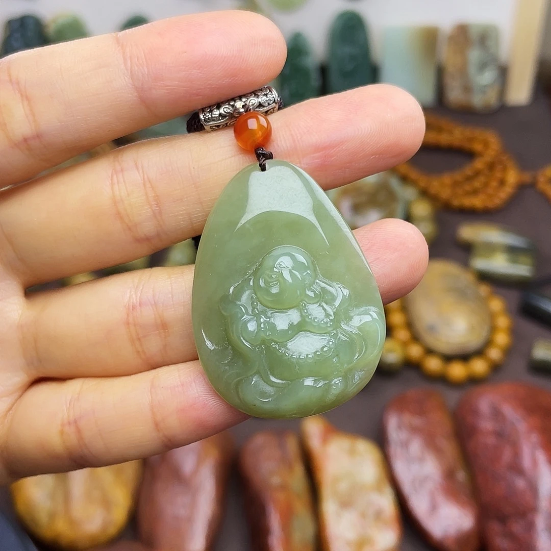 颈饰未镶嵌岫岩河磨玉（透闪石质玉）