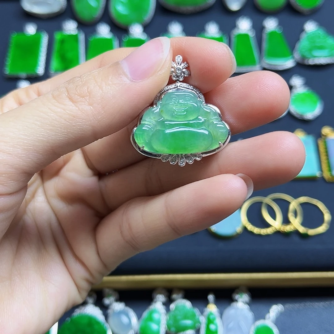 翡翠18K金镶嵌颈饰