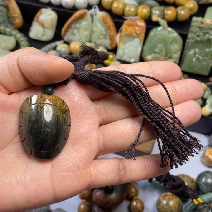 透闪石质玉手把件未镶嵌文*