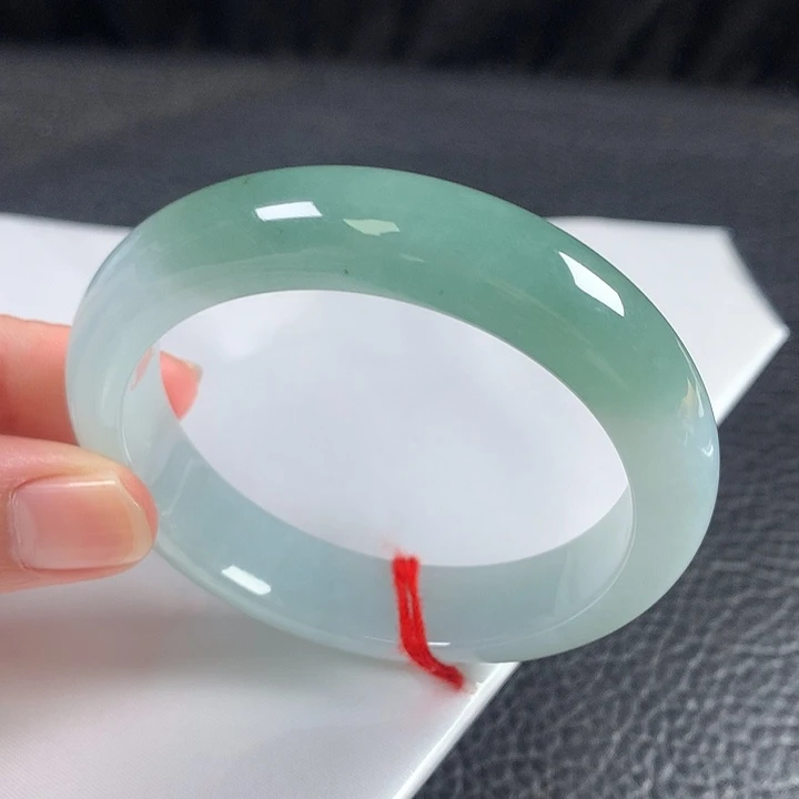 翡翠未镶嵌手镯