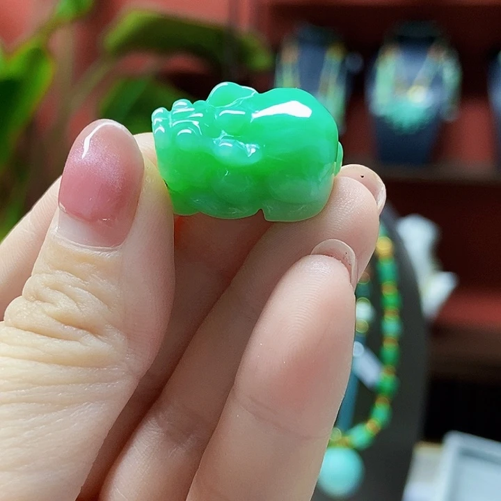 翡翠未镶嵌颈饰吊坠