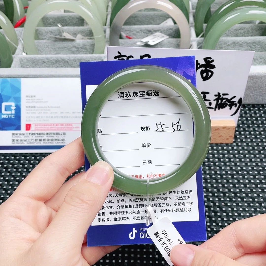 和田玉手镯未镶嵌