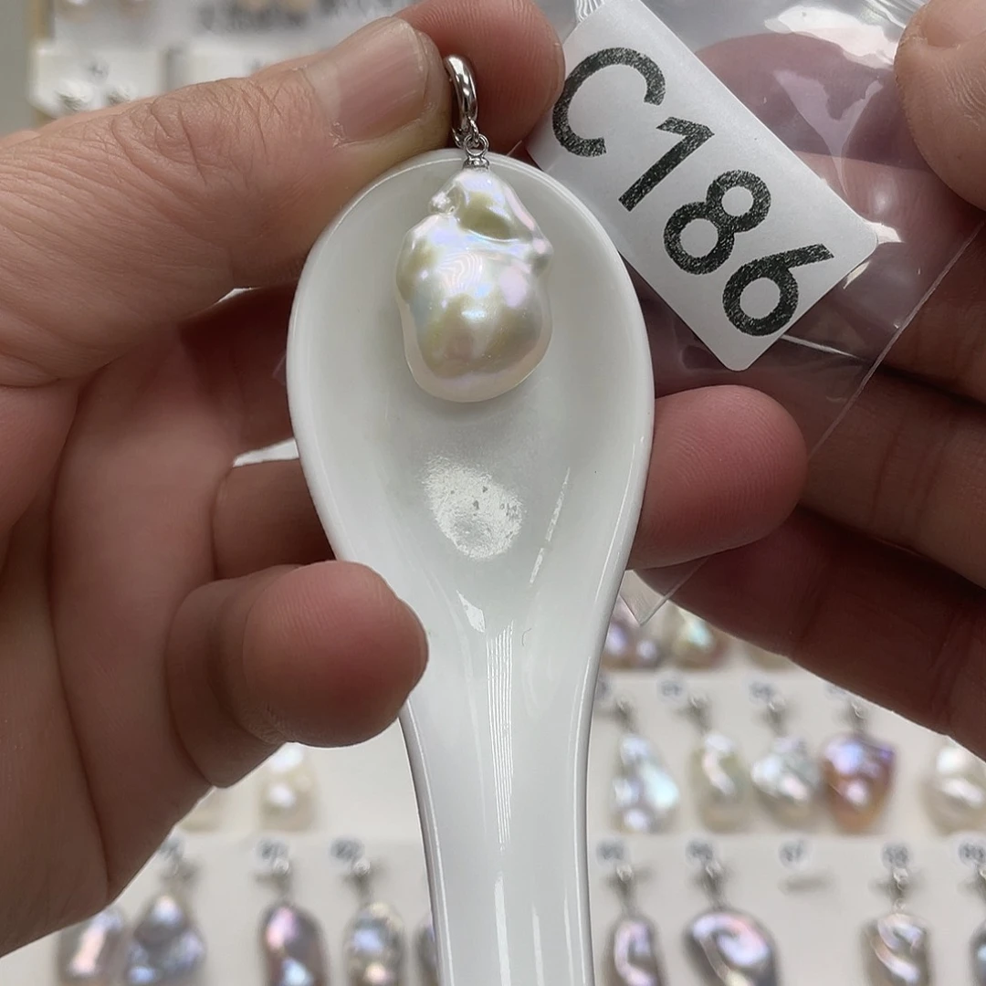 淡水珍珠颈饰未镶嵌折****花