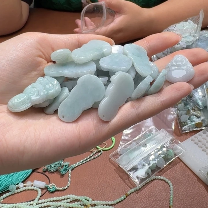 未镶嵌挂件翡翠福利1个，都不包邮，拍一单邮费发货