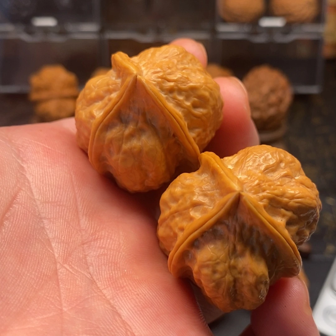 文玩核桃把件云铁顶三愣