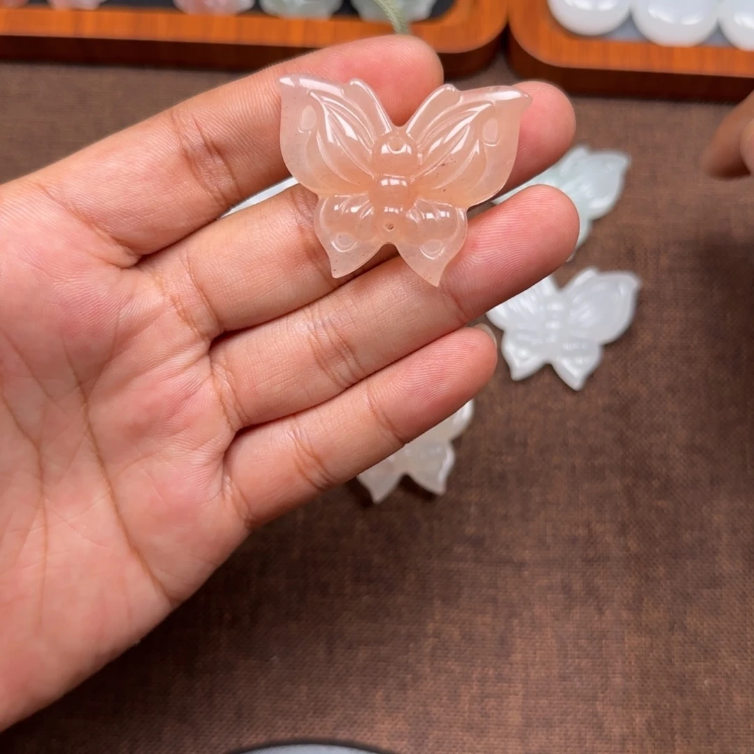 颈饰未镶嵌石英岩玉