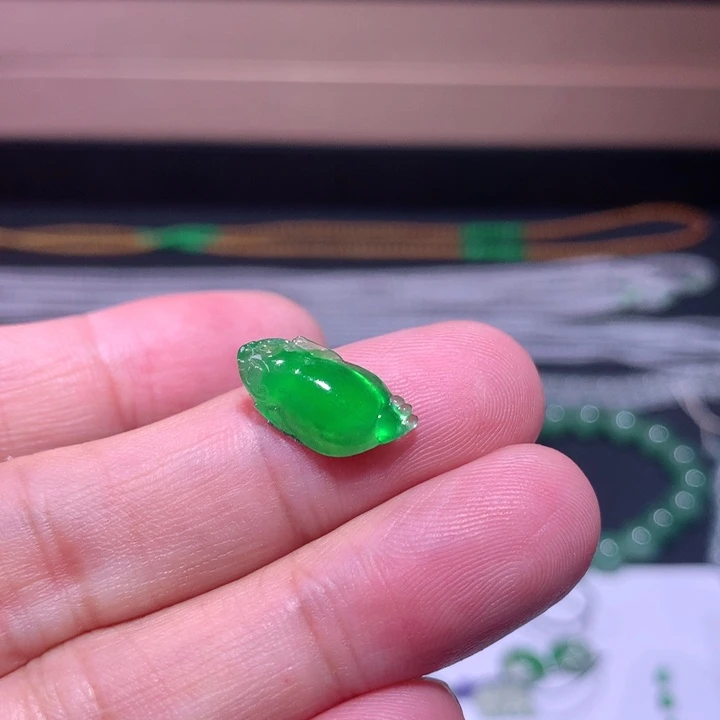 裸石翡翠阳绿貔貅