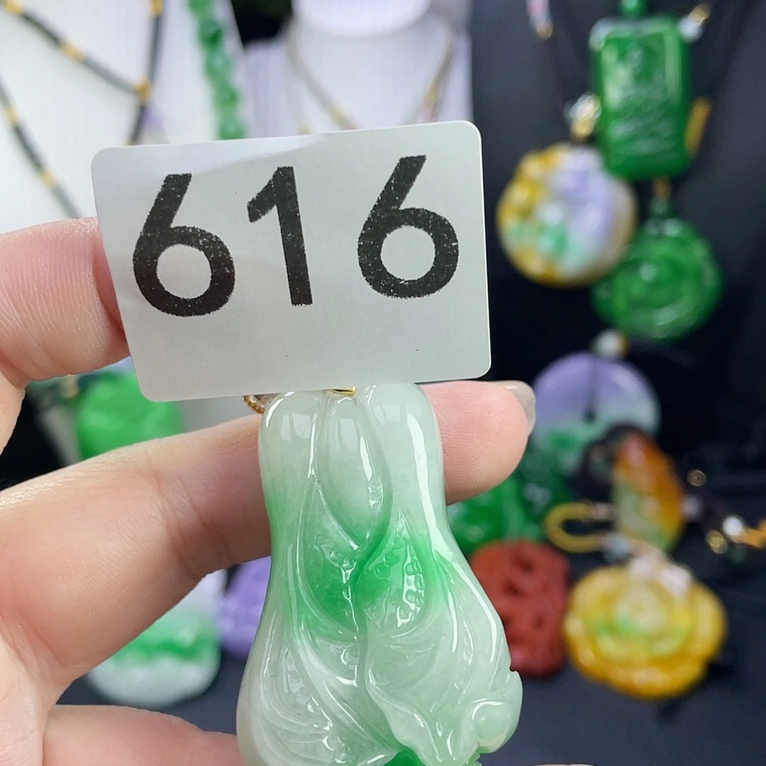 翡翠未镶嵌吊坠(赠链)