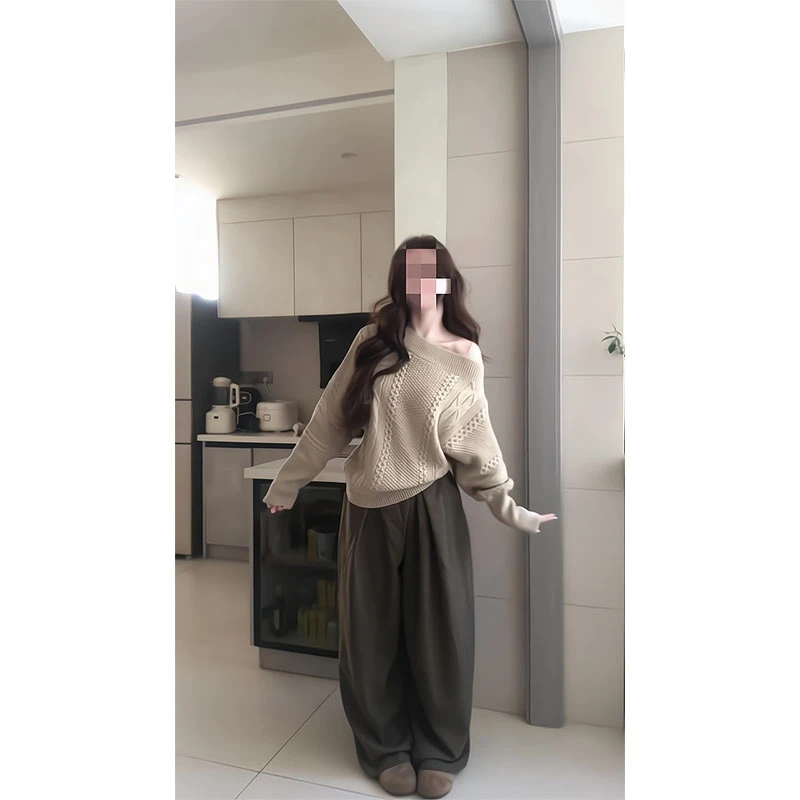 慵懒风斜肩毛衣女秋冬绞花长袖套头针织衫露肩上衣宽松显瘦裤子