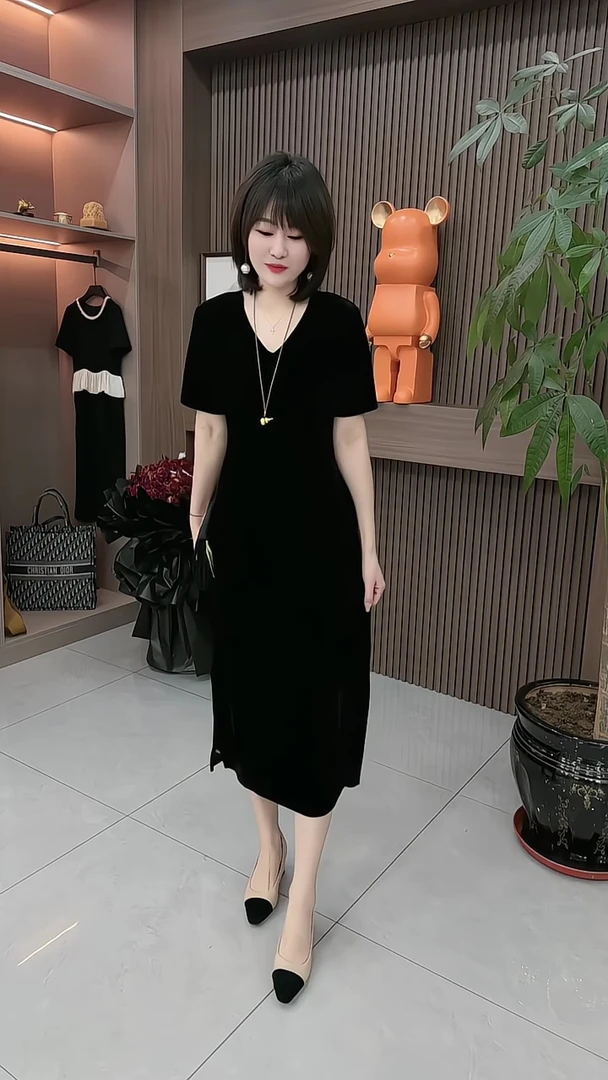 高级感丝绒气质连衣裙女春夏网红爆款V领侧开叉设计长裙洋气显瘦