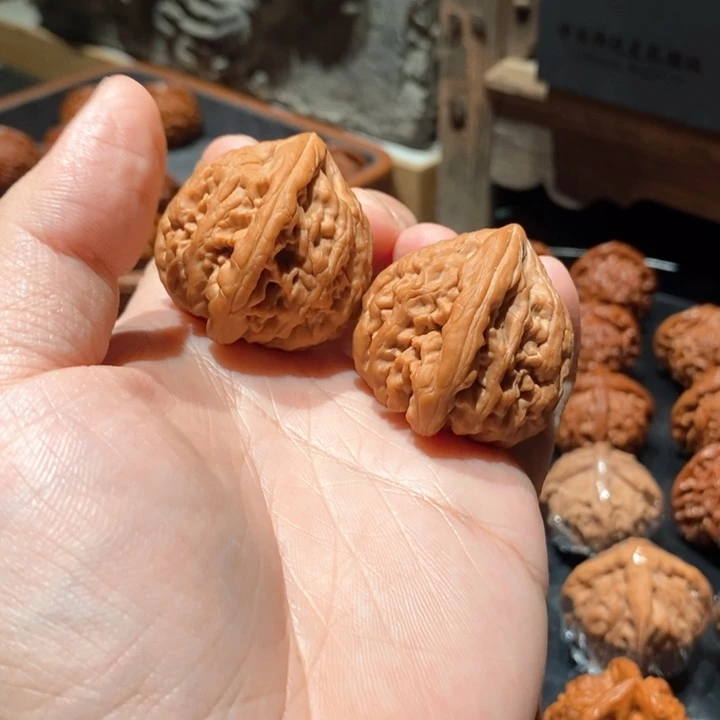 文玩核桃吊坠小*花虎头王