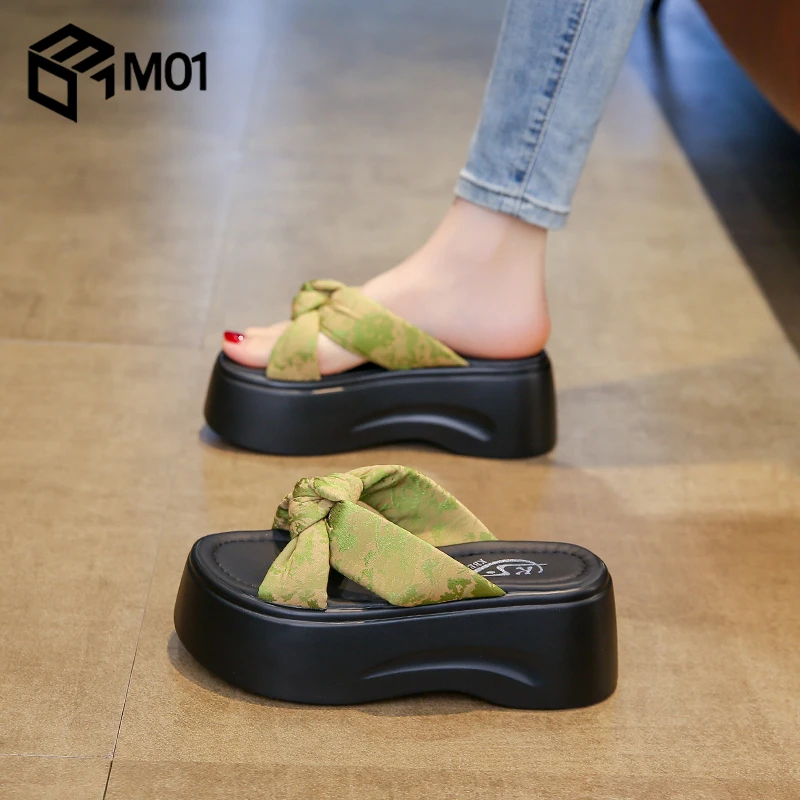 M01绝美厚底增高凉拖鞋女夏外穿配裙子2025松糕软底休闲沙滩凉鞋