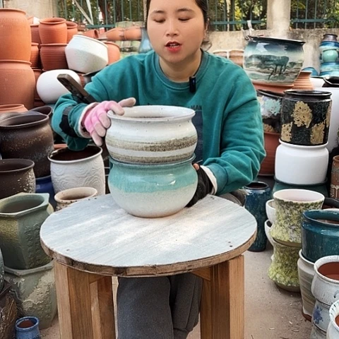 口19高13，瑕疵两个盆。