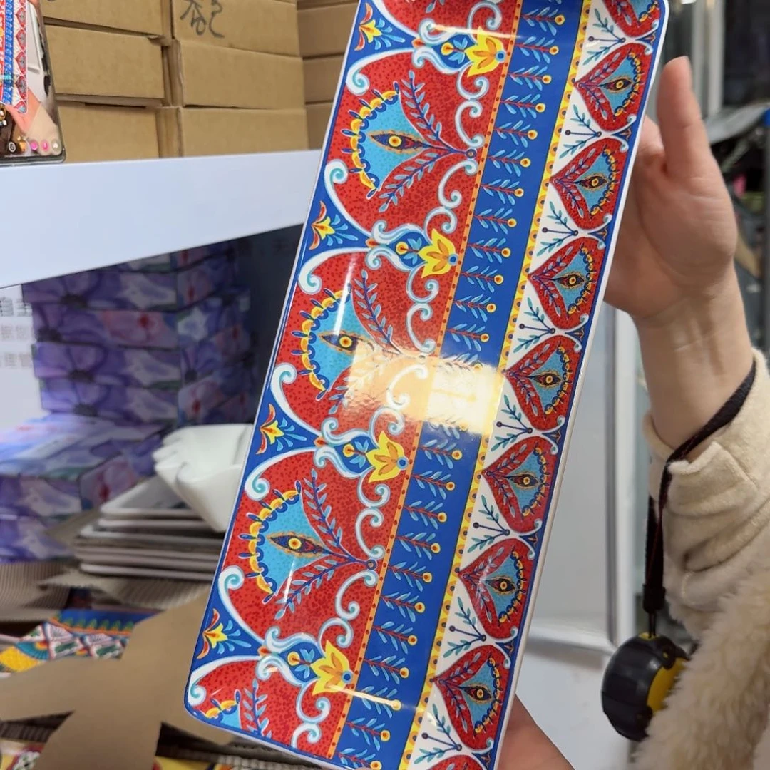 瓷片红色欢庆长条寿司盘一只