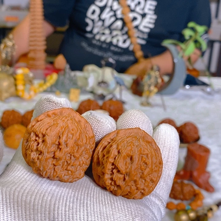 文玩核桃把件红皮