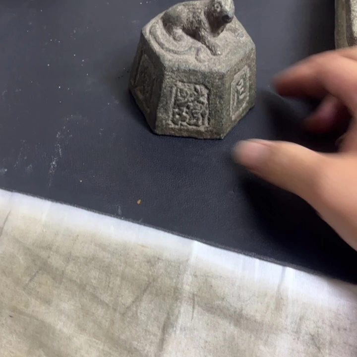 石材绿豆青六角老鼠权