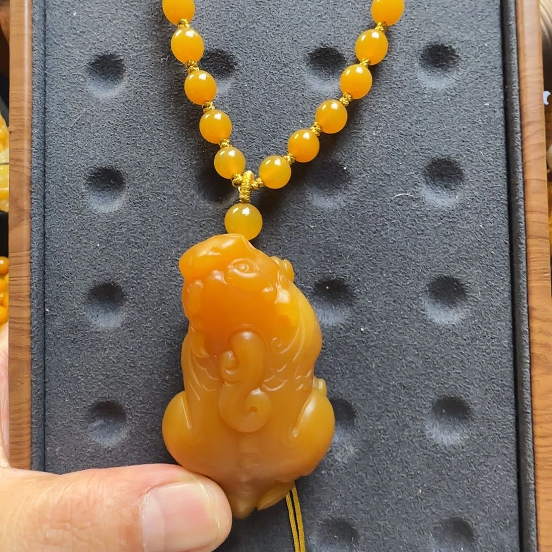 心***来石英质玉（缅黄）未镶嵌套链中号貔貅+卡7半珠链