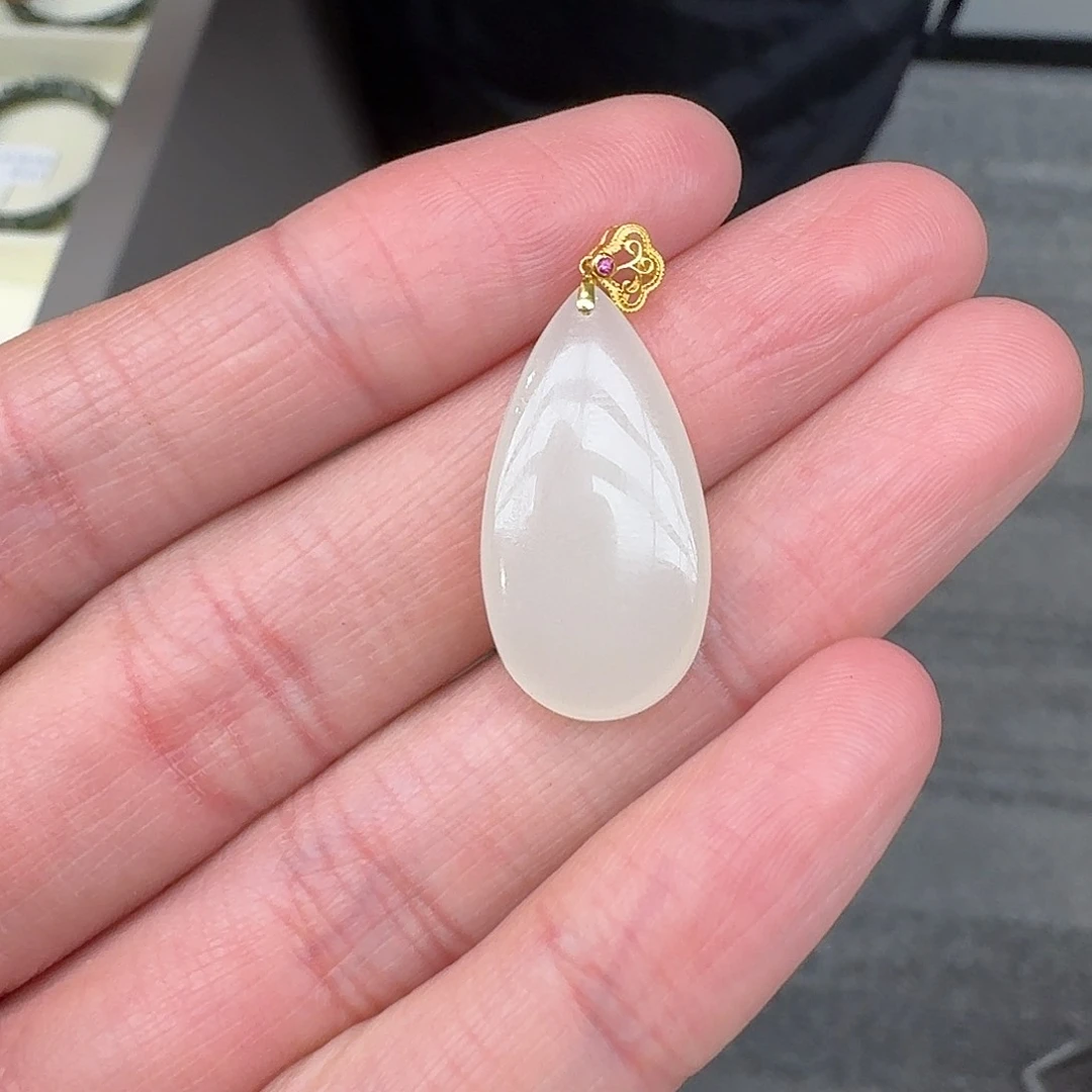 和田玉吊坠18K金镶嵌17巴哥