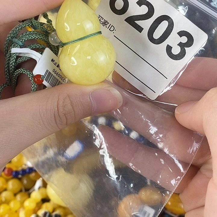 蜜蜡未镶嵌珠宝奇石