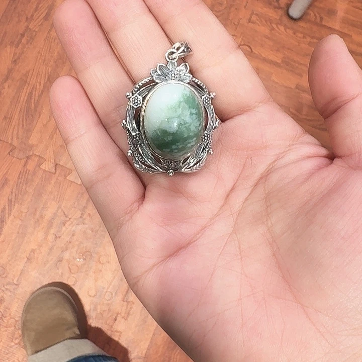 岫玉未镶嵌颈饰吊坠