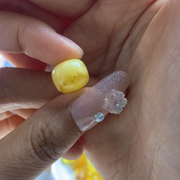 未镶嵌蜜蜡裸石匠*尺寸12.5，瑕疵，有花粉，有坑