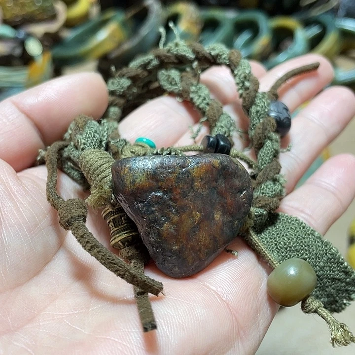 岫岩河磨玉（透闪石质玉）把件未镶嵌墨**哥