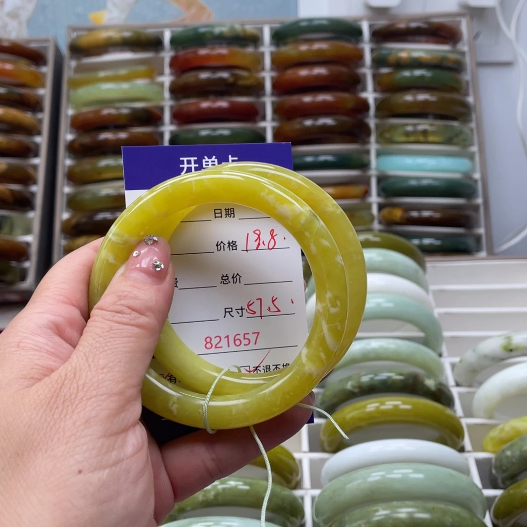 蛇纹石玉未镶嵌手镯依***心