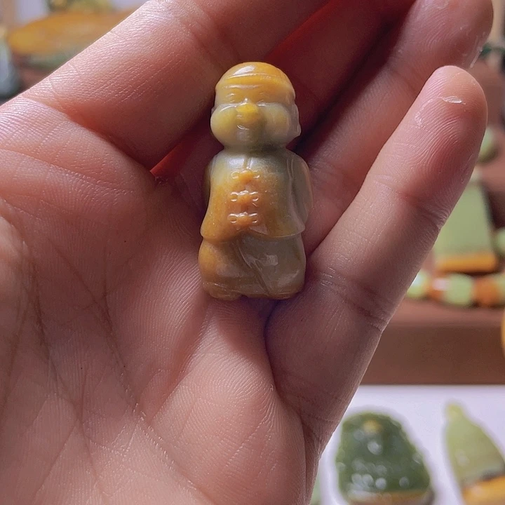 未镶嵌岫岩河磨玉（透闪石质玉）挂件