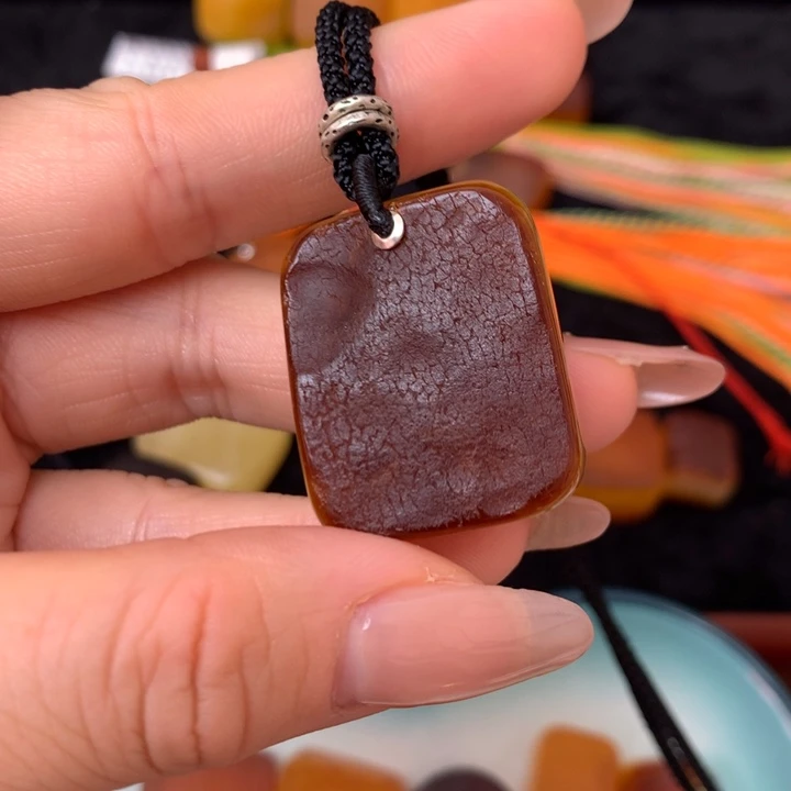天然原皮切牌吊坠