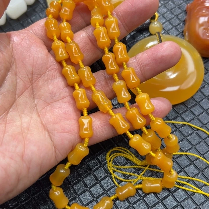 石英质玉（黄龙玉）颈饰未镶嵌