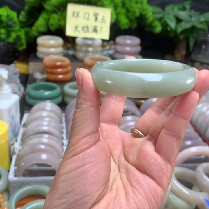 石英质玉（佘太翠）未镶嵌手镯54.4