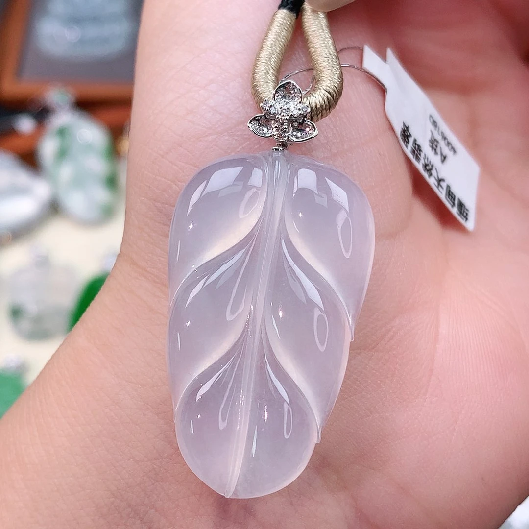 颈饰18K金镶嵌翡翠叶子
