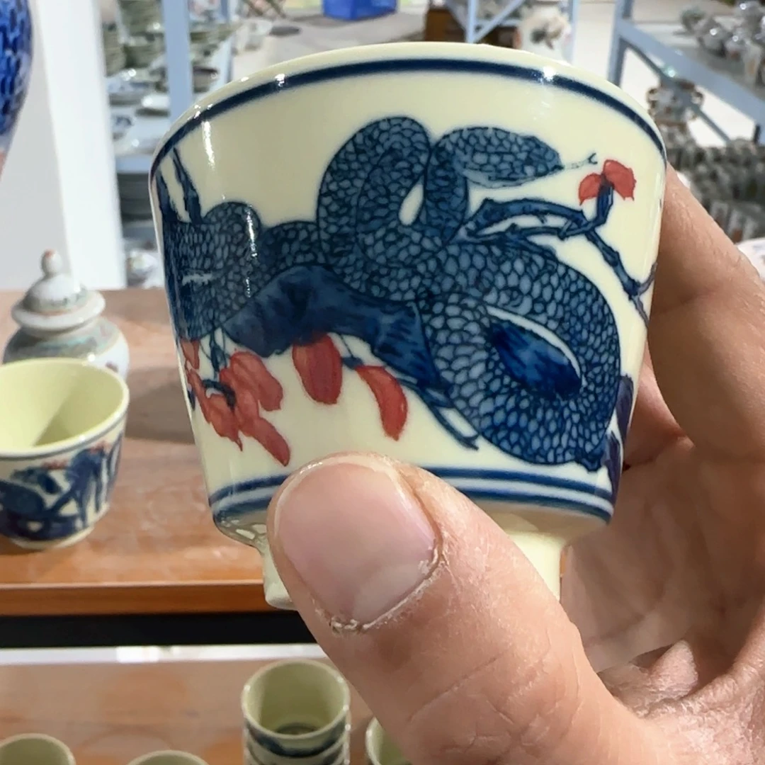 瓷片瓷器是在清华中发现一处珍贵瓷器