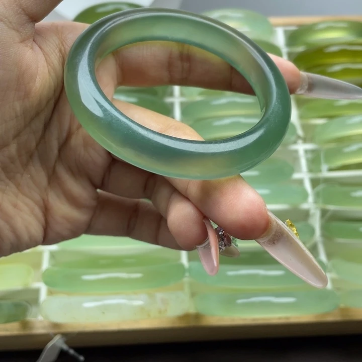 锁***秋蛇纹石玉合金手镯