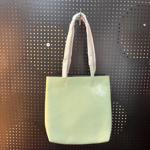 淡绿色经典手提单肩女士包包