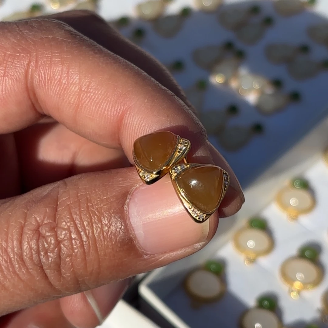 颈饰银S925镶嵌和田玉（糖玉）耳钉