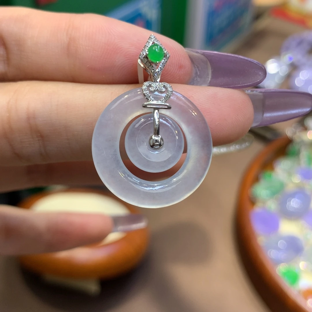 颈饰18K金镶嵌翡翠