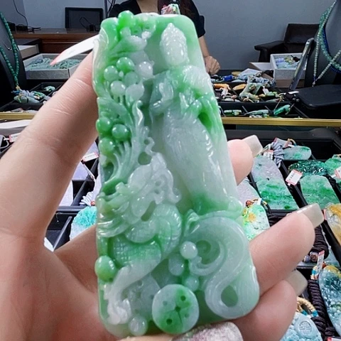 颈饰未镶嵌翡翠一个