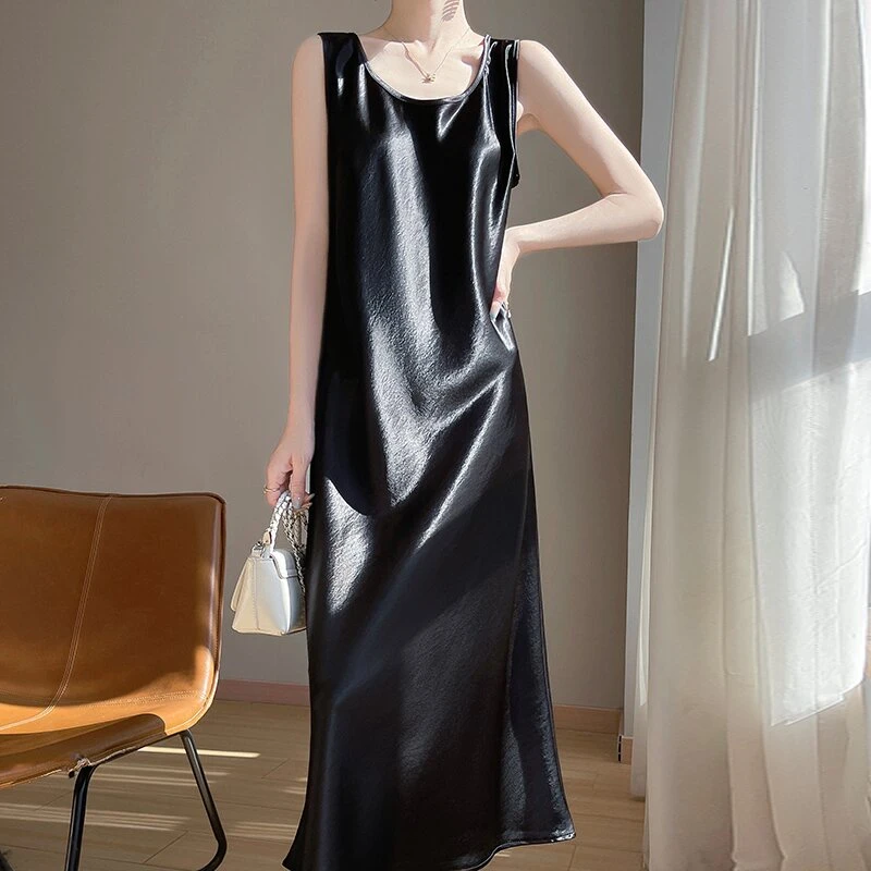 吊带缎面时尚连衣裙显瘦长裙轻盈飘逸长裙宽松无袖气质吊带背心裙