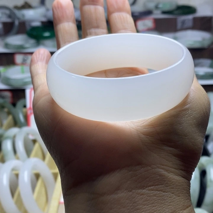 未镶嵌手镯石英质玉（金丝玉）