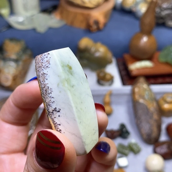 岫岩河磨玉（透闪石质玉）吊坠未镶嵌