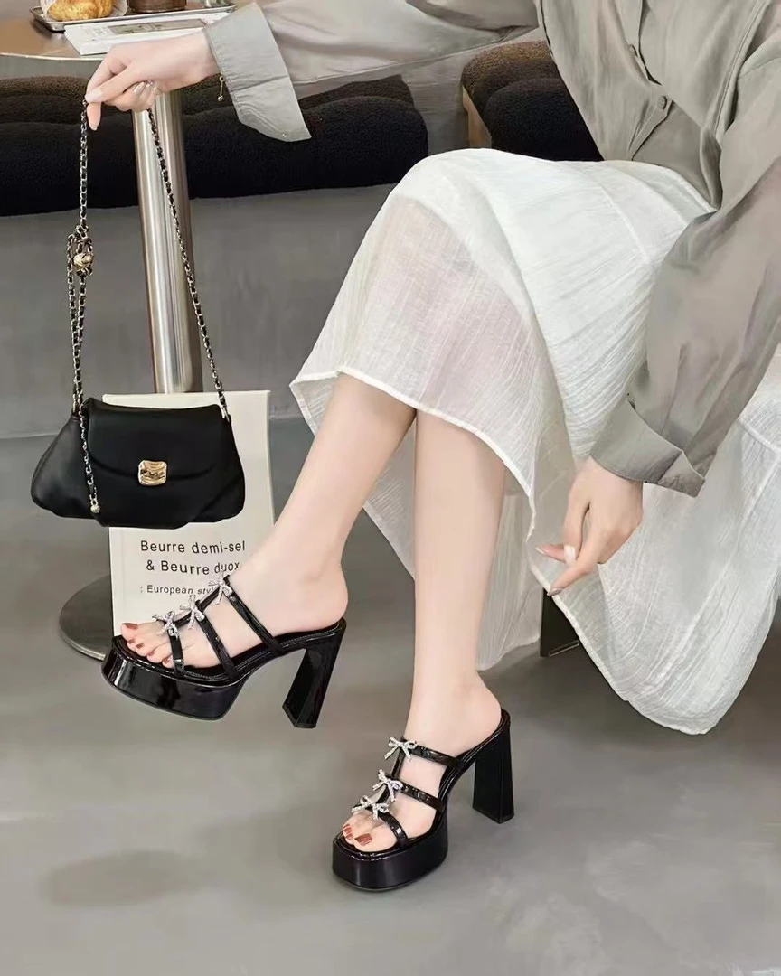 【9公分】新款一字带法式蝴蝶水钻粗高跟防水台外穿凉拖鞋厚底拖鞋