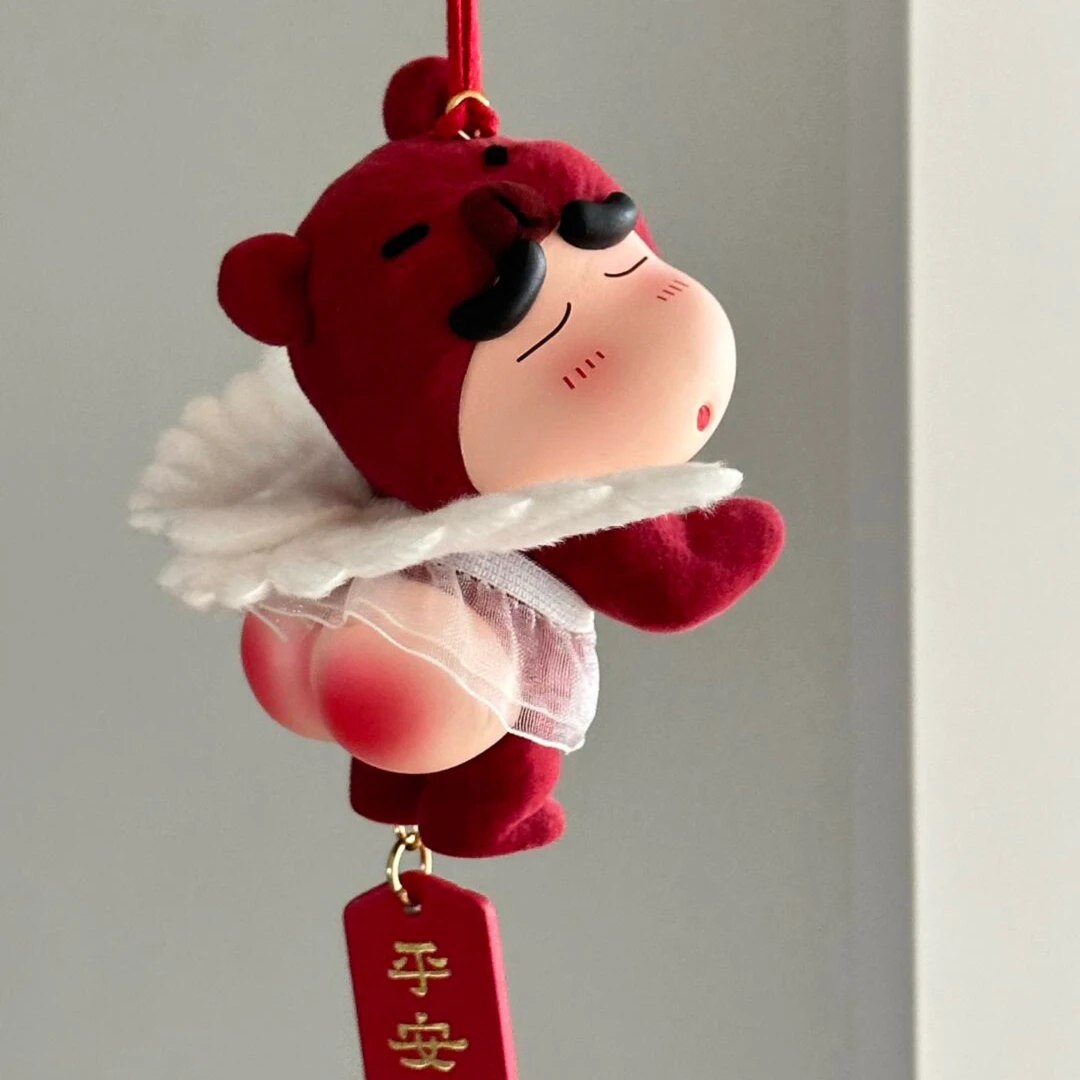 红色植绒屁屁小新熊创意可爱卡通车挂装饰礼物