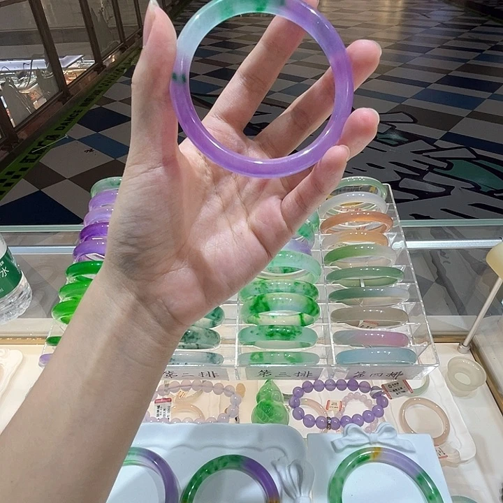 翡翠手镯未镶嵌翡翠手镯