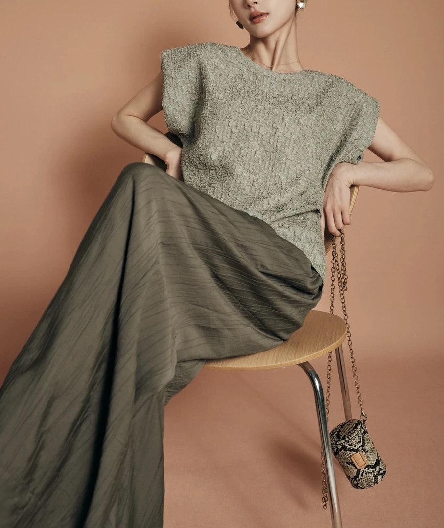 Shu褶皱肌理感丝滑阔腿长裤